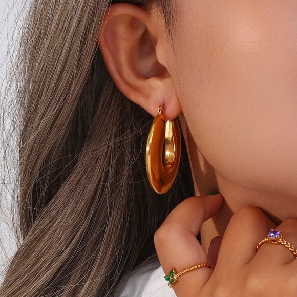 New Chunky 18k Gold Hoop Earrings - Picture 2 of 5